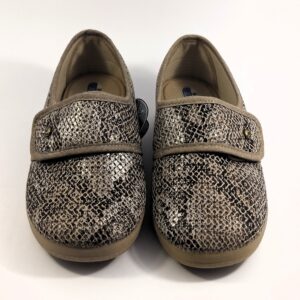 Zapatilla de verano para mujer con velcro M-1168